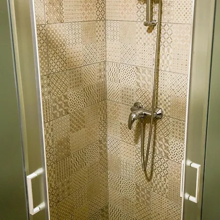 Center * 希贝尼克